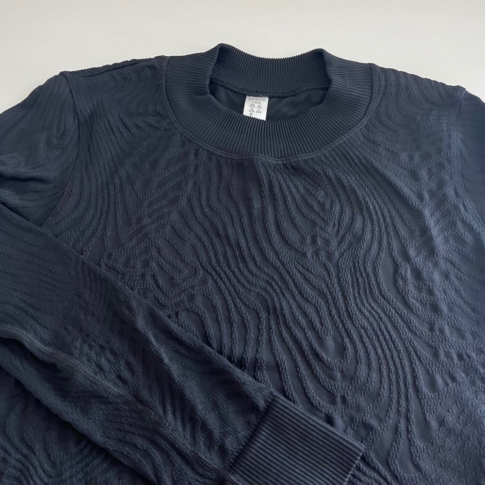 Spanx Seamless Swirl Textured Long Sleeve Top Black Women's Large Stretch